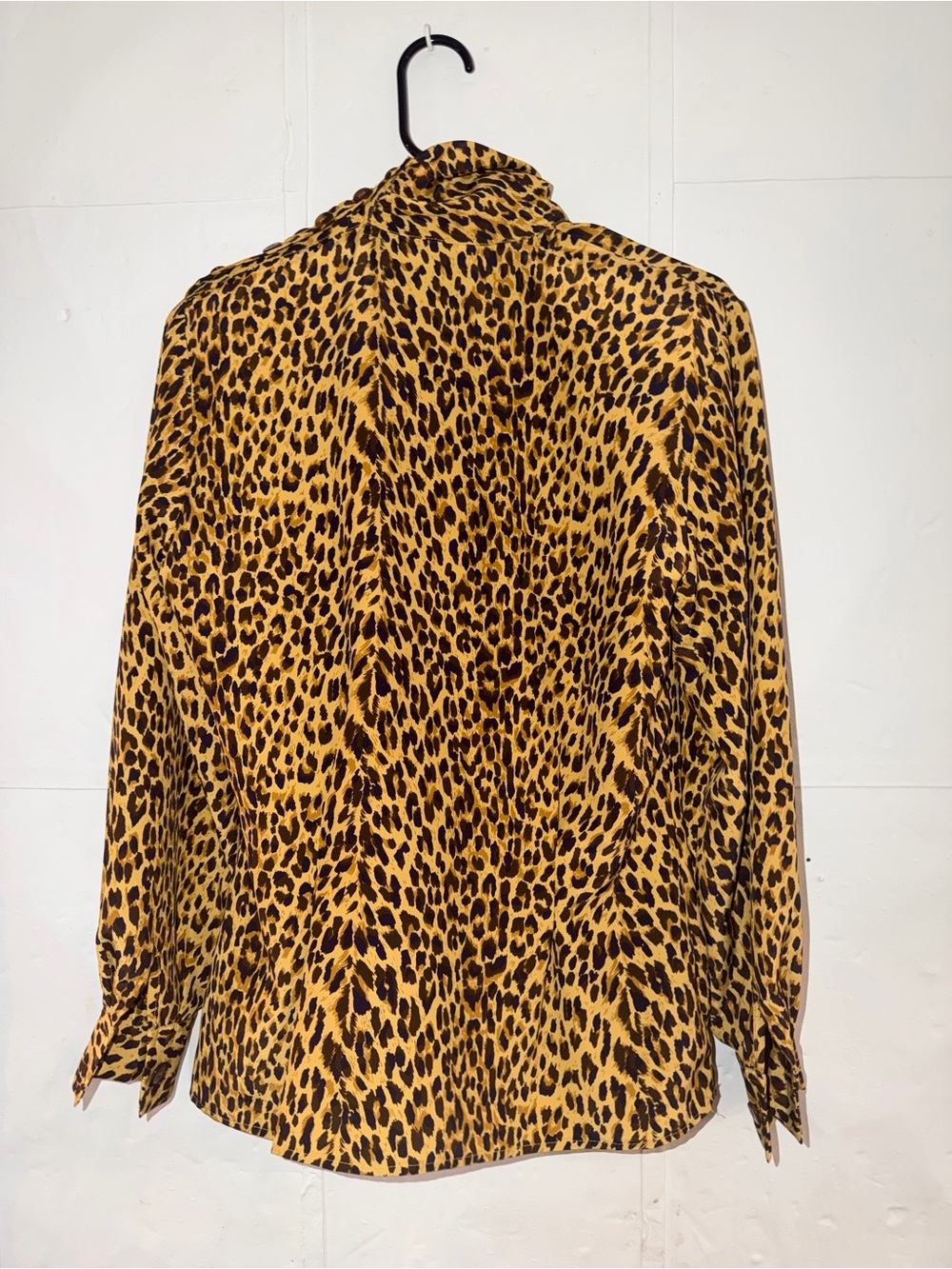 JH Collectibles Leopard Print High-Neck Blouse in Yellow and Black mob wife - Picture 5 of 7